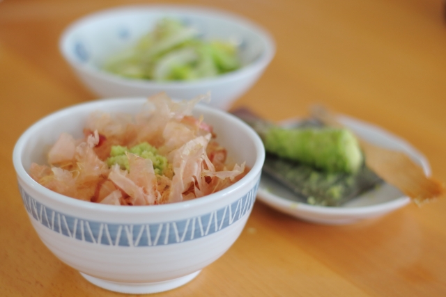 おろしたての生わさびと、鰹節をかけたわさび丼