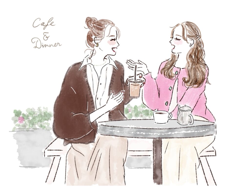 介護脱毛について、中年女性がカフェで和やかにおしゃべりしている様子