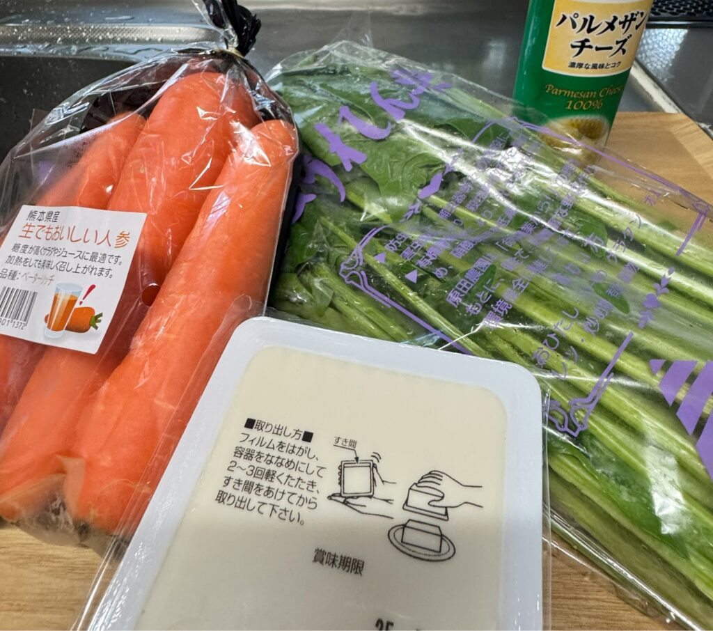 濃厚パルだれを使った、にんじんとほうれん草の白和えの材料。