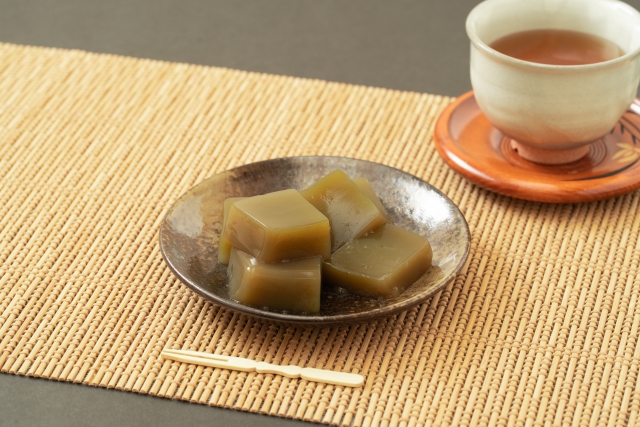 麦茶とわらび餅