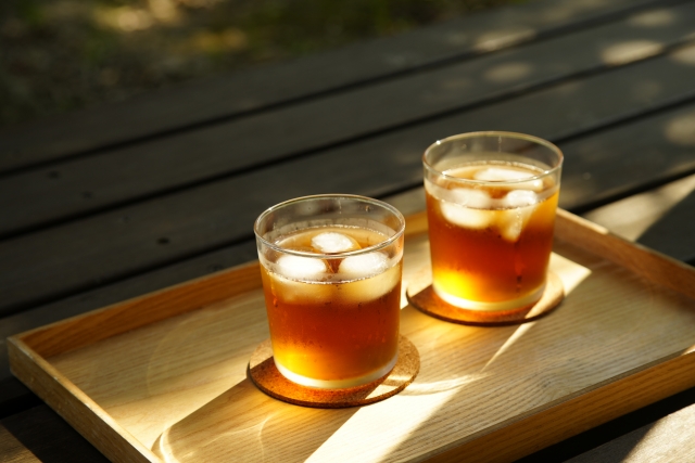 縁側でおもてなし、麦茶ははいりましたよ