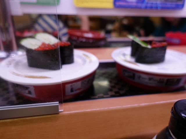 スシロー、回る寿司レーンの様子