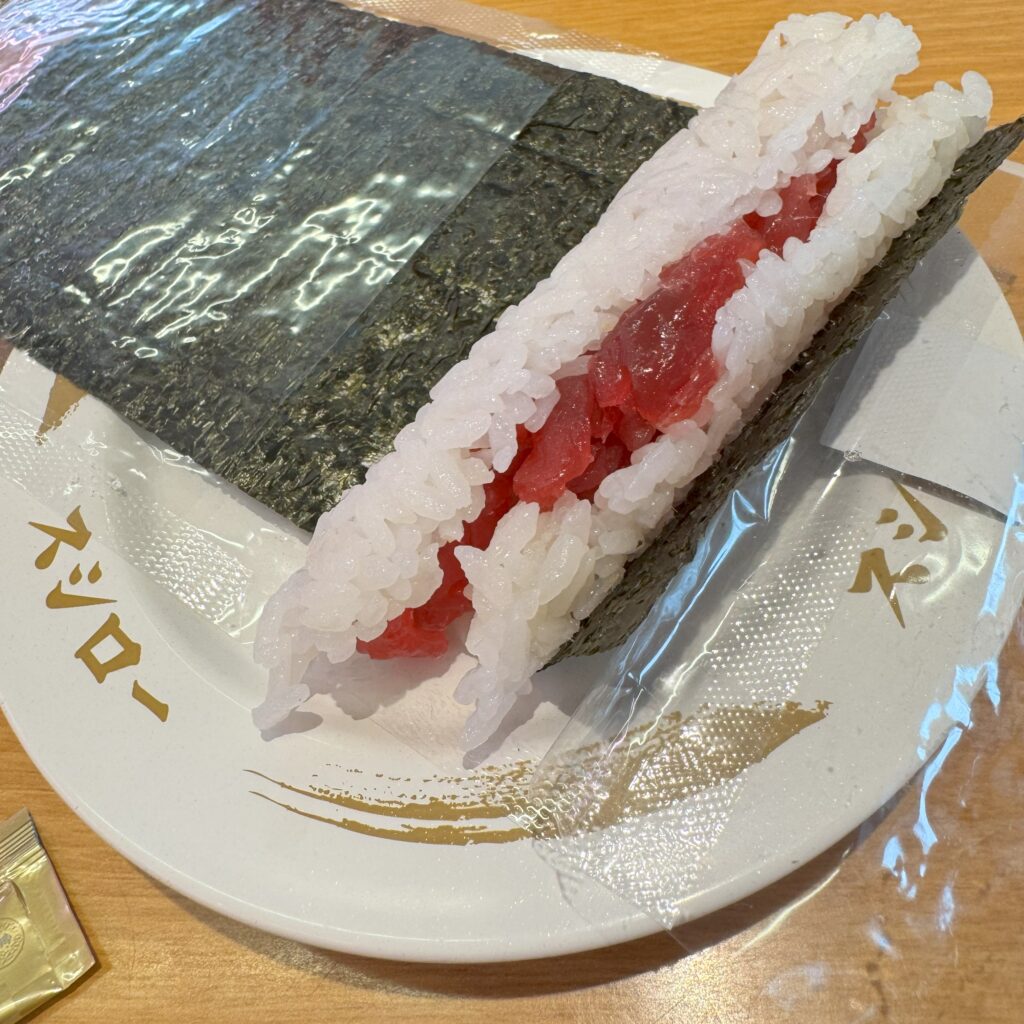 国産わさびで食べる、インド鮪中落手巻。モチモチやわらかい中落画像　
