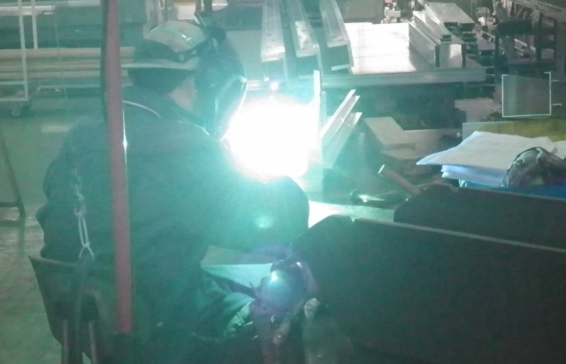小さなこじんまりとした溶接工場。
