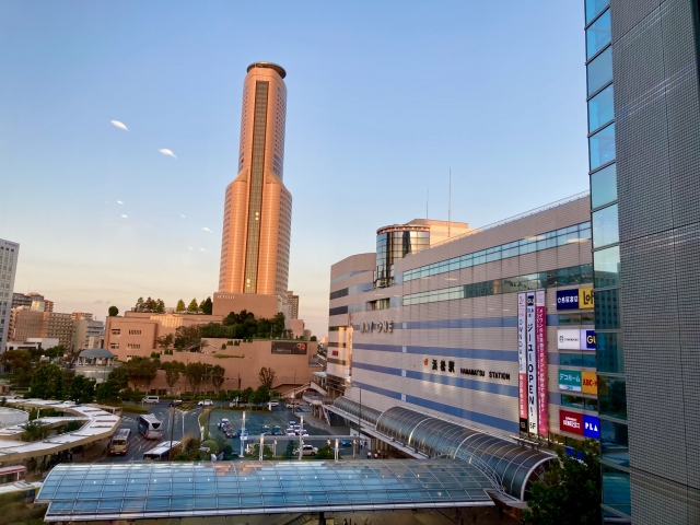 夕暮れの浜松駅──ふるさとの景色が、張りつめていた心をほどいてくれた