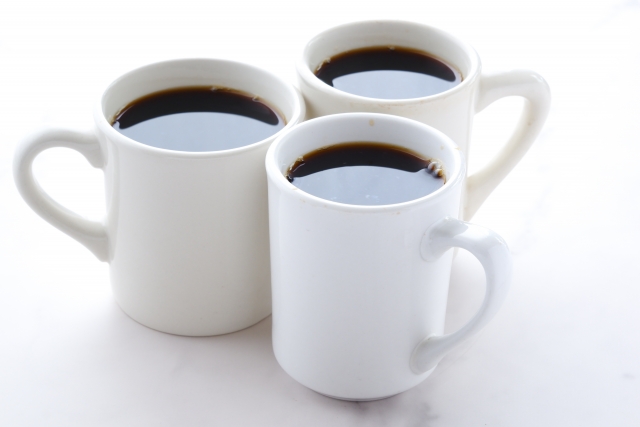 三人姉妹で語り明かした夜、３杯のコーヒーカップ