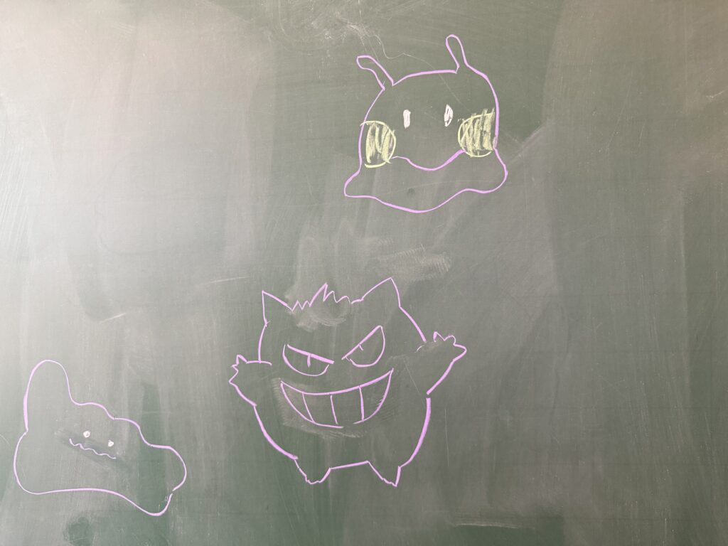 孫たちが描いた、黒板への落書き
