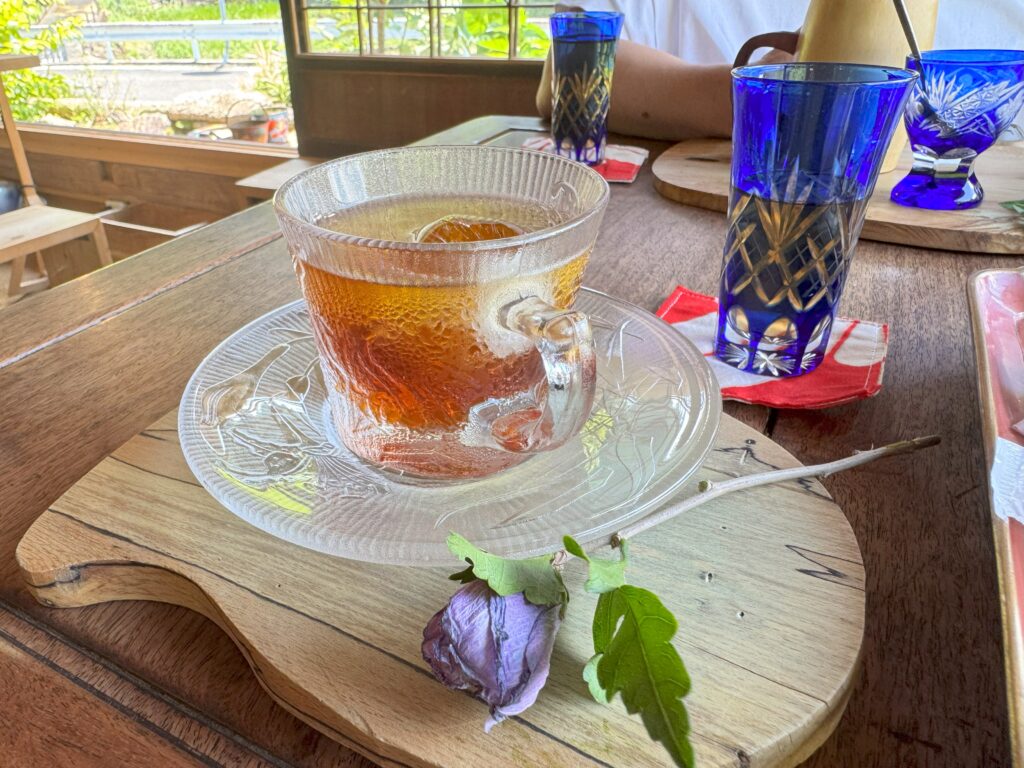 愛知県新城市、たてばカフェの和紅茶