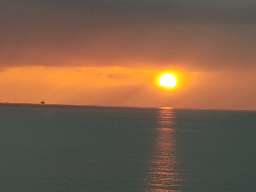 西伊豆・土肥の夕焼けと潮風が、少しずつ歩き出す勇気をくれた日