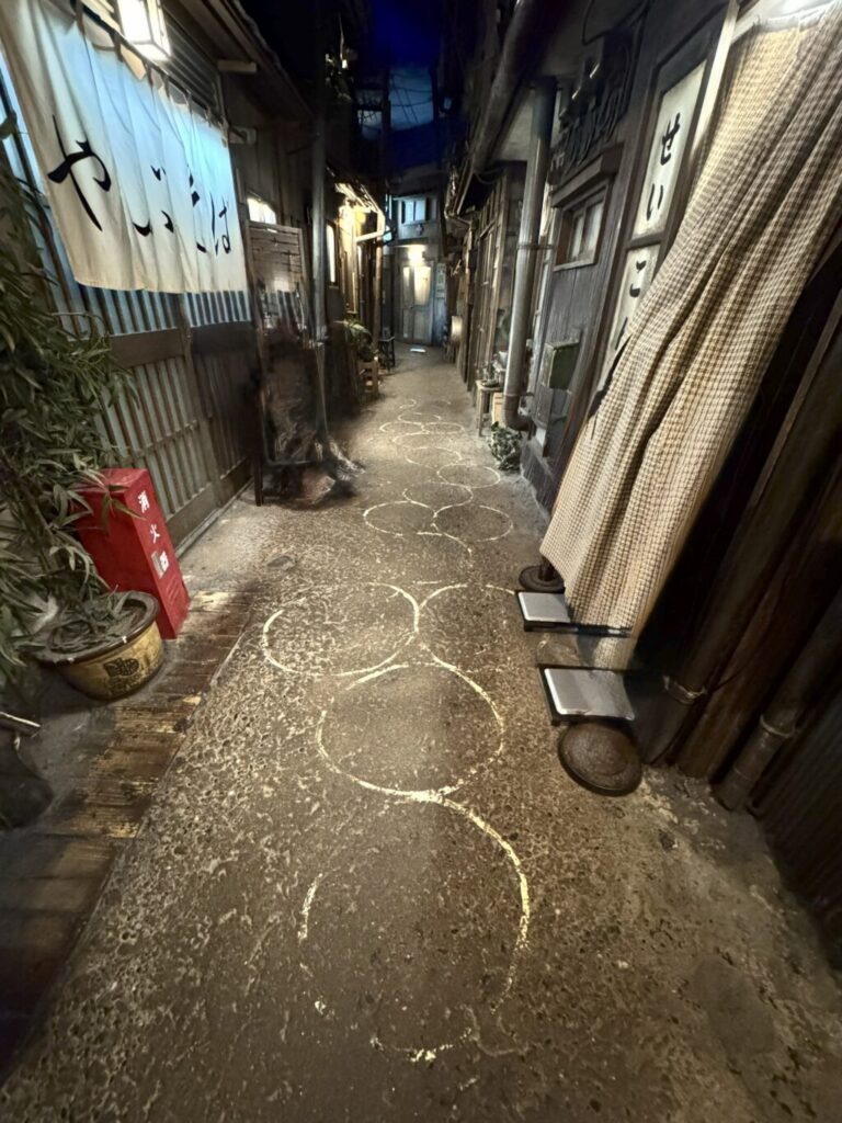 地面に石で「ケン・ケン・パ」と書いて遊んだなぁ