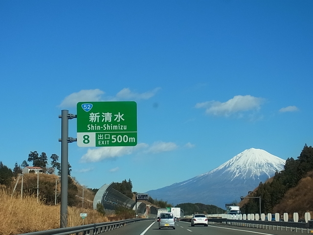 東名高速道路、清水から見る富士山