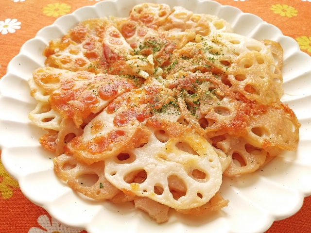 カリカリに焼いたレンコンの料理イメージ