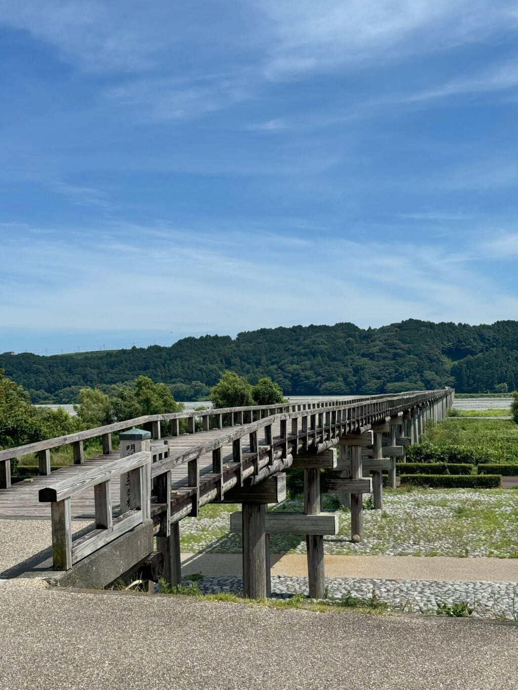 世界一長い歩道橋「蓬莱橋」のたもとからの風景