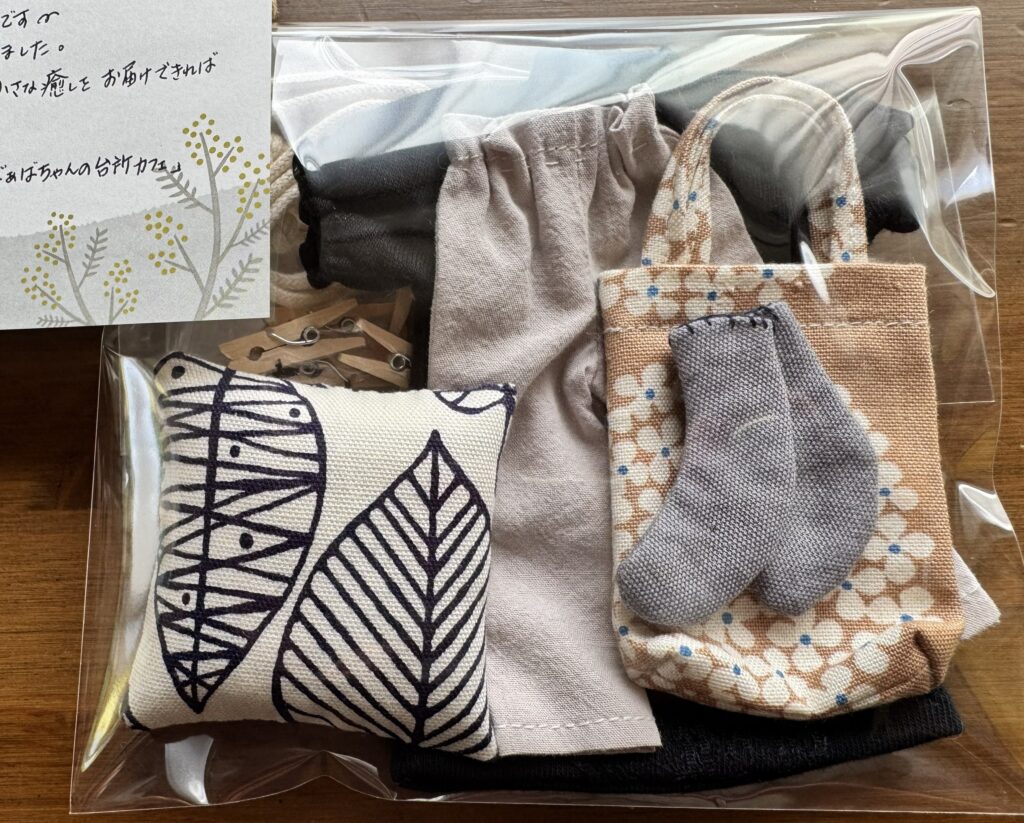 小さな洗濯日和 ミニチュア衣装ガーランド 梱包の風景