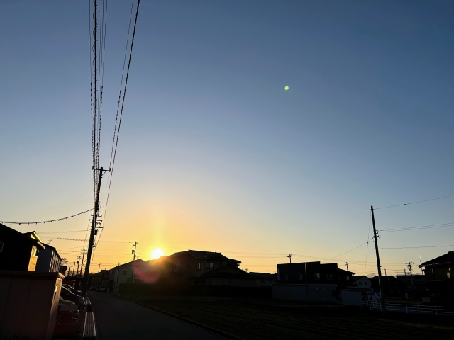 夜明けの街並み