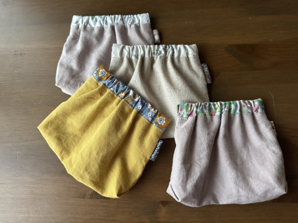 ハギレを組み合わせて作った4つのばね口ポーチ