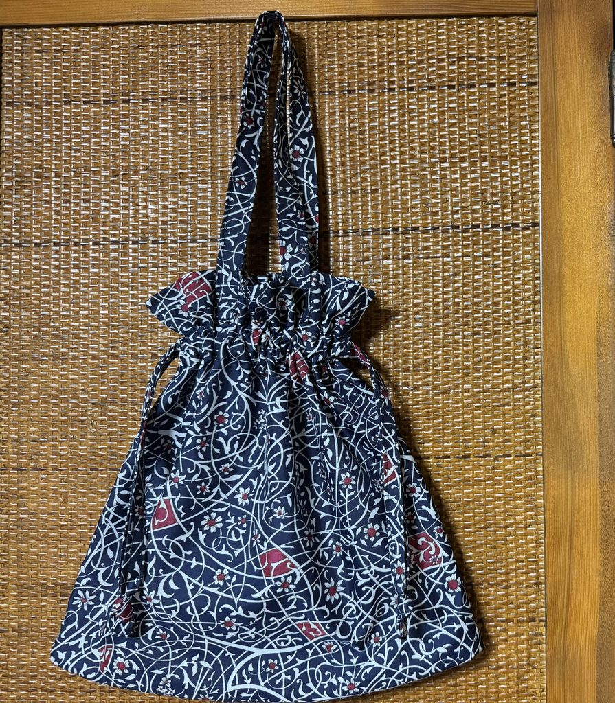 ナイロンオックスで作った軽い巾着バッグ